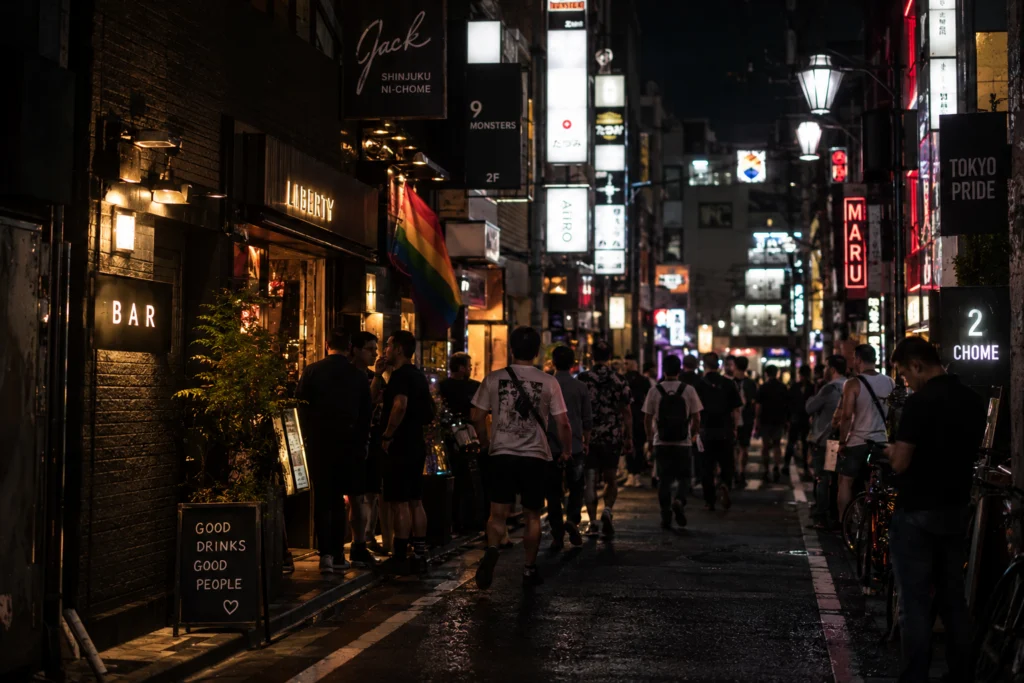 新宿・二丁目でゲイマッサージを探すなら|店舗型と出張型の違い、失敗しない選び方